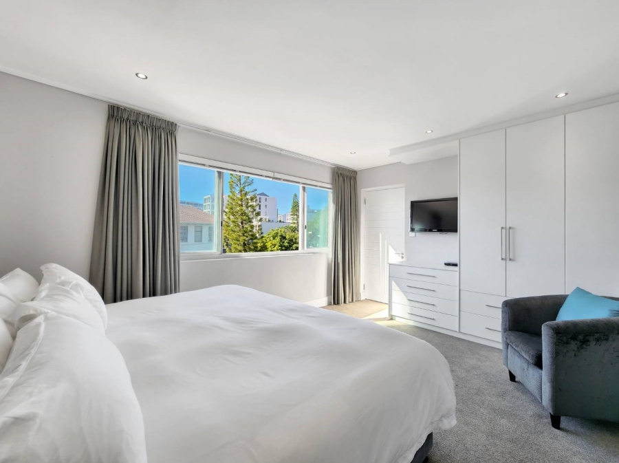 2 Bedroom Property for Sale in Sea Point Western Cape